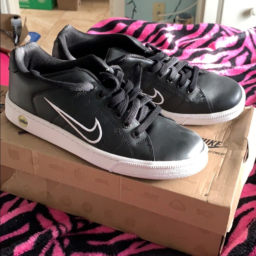 mens nike court tradition trainers